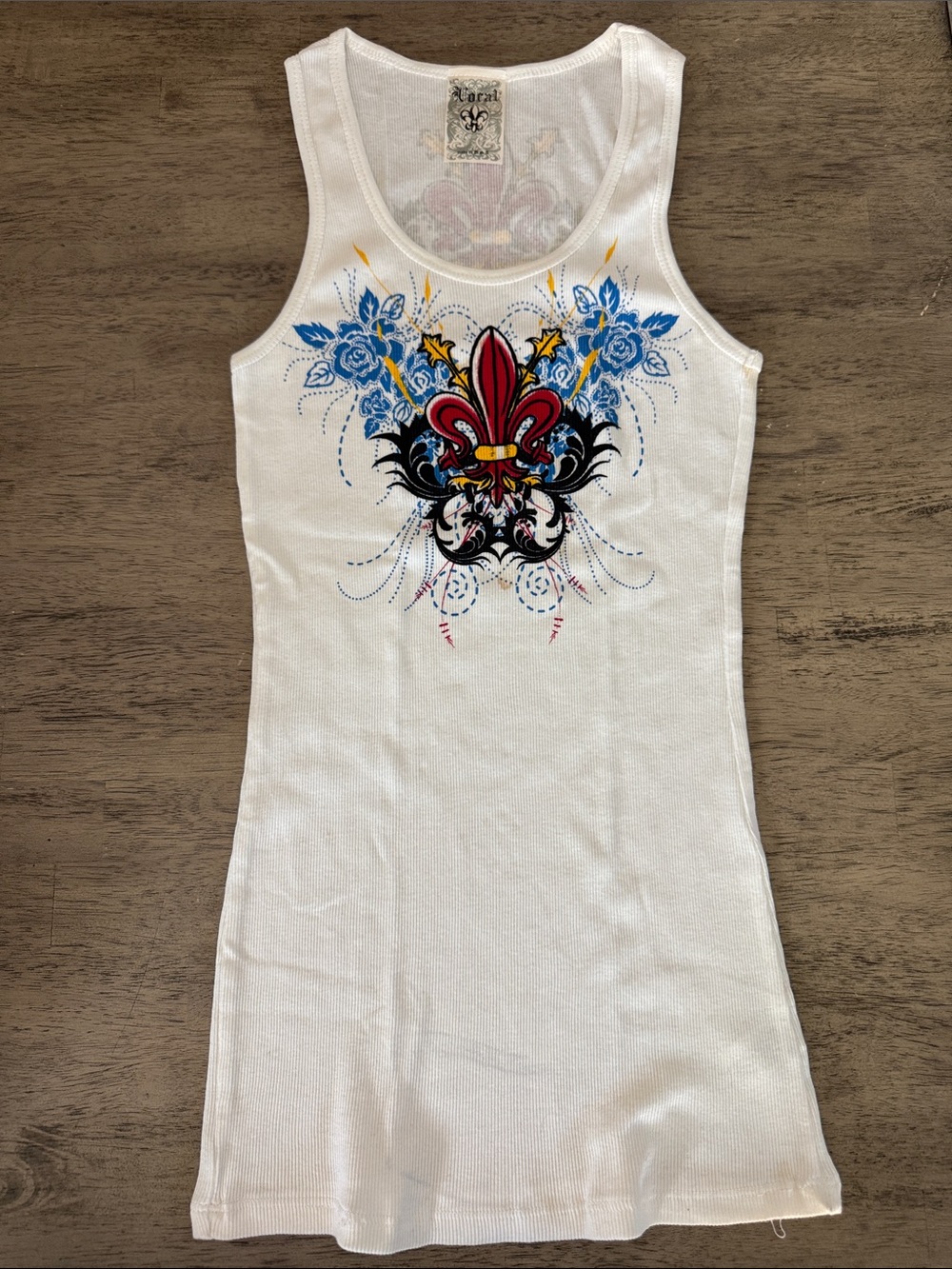 New Vocal Apparel women’s off white colorful fleur de lis tank top s small stain